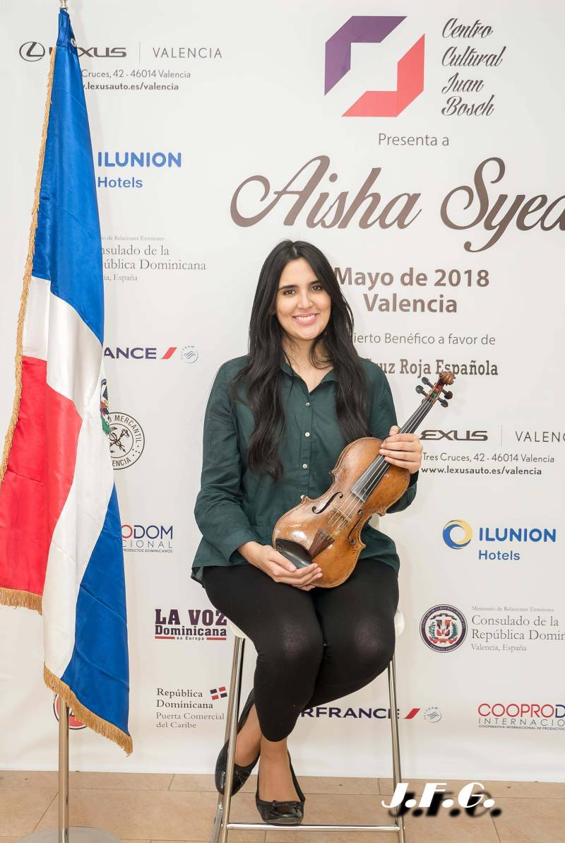 Si alguien puede sacar el alma de un violín es sin duda Aisha Syed