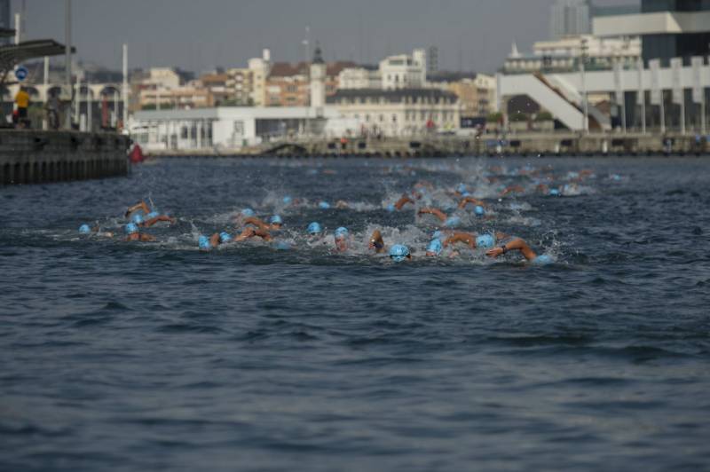 Travesía a nado al puerto de Valencia