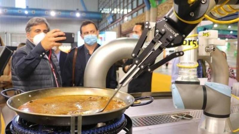 Robot haciendo una paella.EPDA