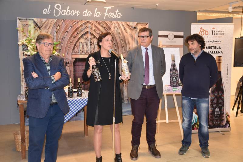 Álvaro Moliner, Ana Calvet, gerente de la bodega Baronía de Turís; Pau Pérez Rico, Director Regional de Comunicación y Relaciones Institucionales y Joan Picó, enólogo de la bodega