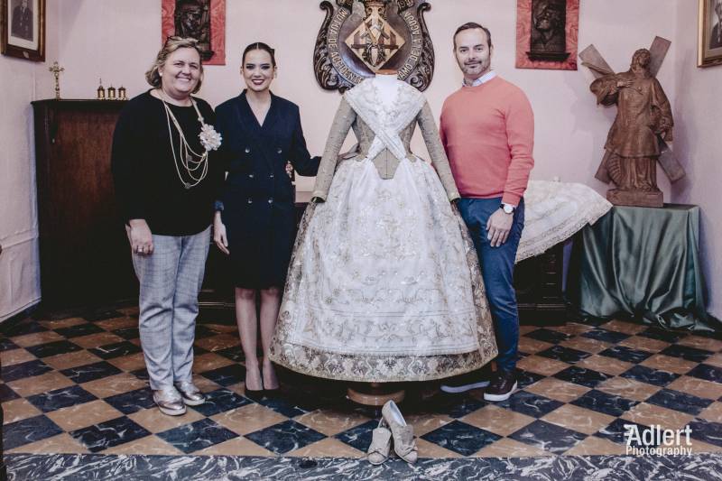 Rosa Sanchis, directora del proyecto junto a Marina Civera FMV y el Maestro Mayor del Gremio Fran Tochena // Foto: Fran Adlert Fotografía con la colaboración de Luis Castelló