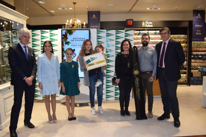 Las ganadoras del concurso del año pasado en el momento de la entrega