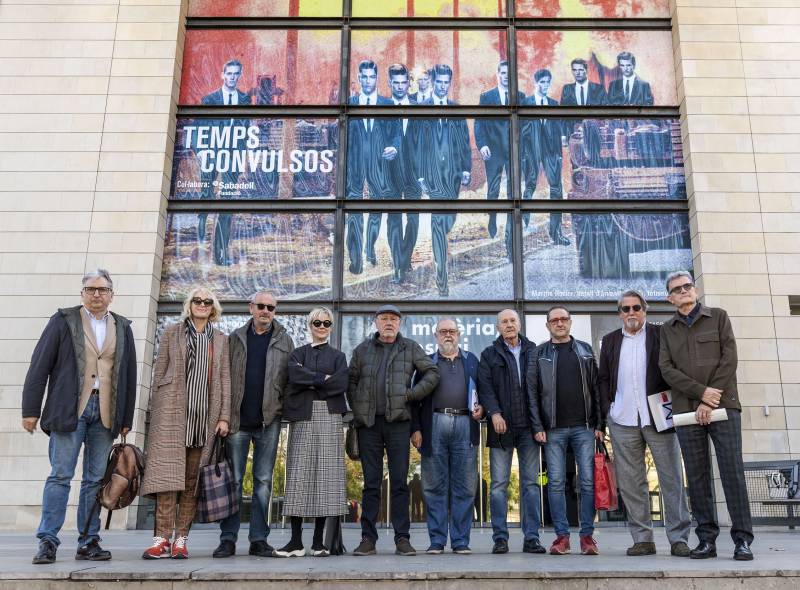 Los profesionales de La Nave junto con Xavier Giner, y el director del IVAM