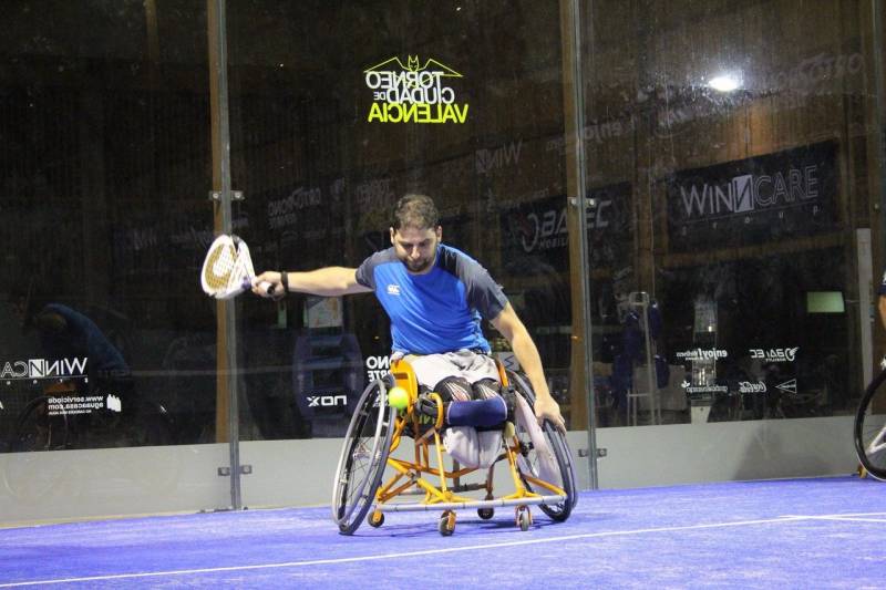 Padel en silla de ruedas