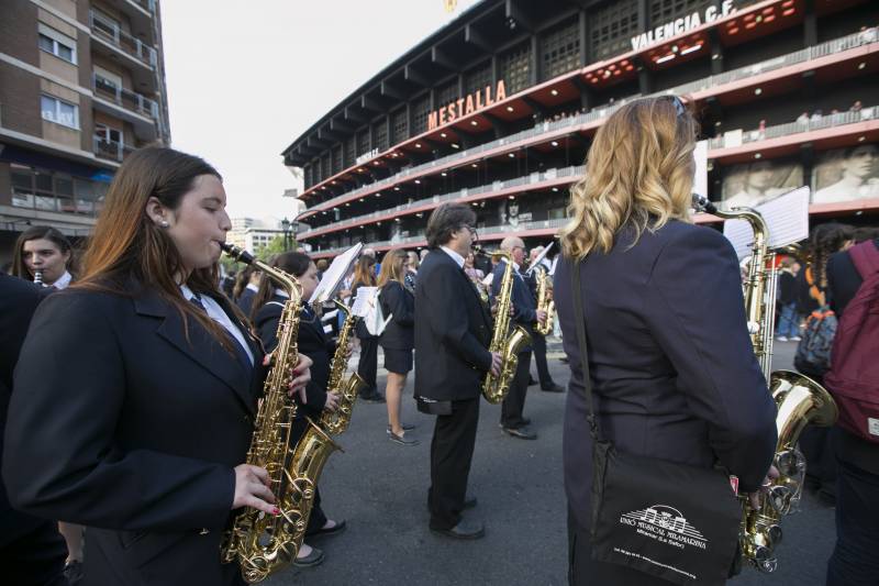 Acto en el campo de fútbol de Mestalla