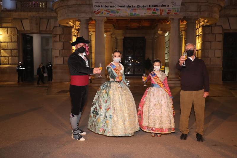 Brindis por las Fallas. EPDA