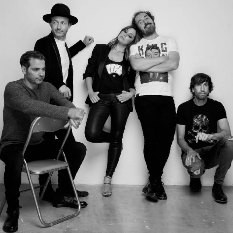 Love of lesbian, en una fotografía promocional : : Fnac