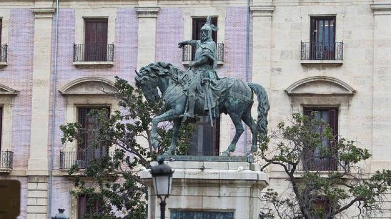 Estatua ecuestre de Jaime I en el Parterre de Valencia 