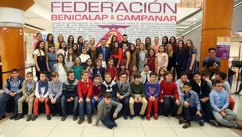 La FMV, Alicia Moreno, con representantes de todas las comisiones//Viu València