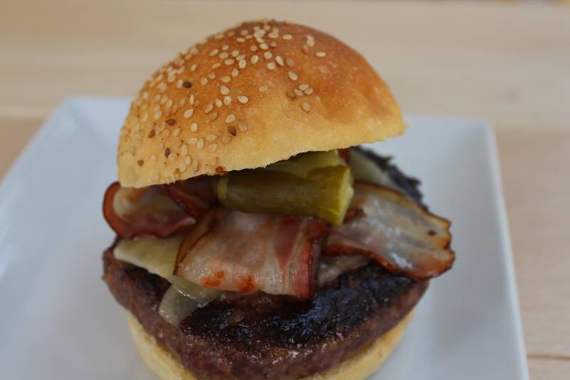Imagen de la hamburguesa que se servirá en MiCub//Viu Valencia