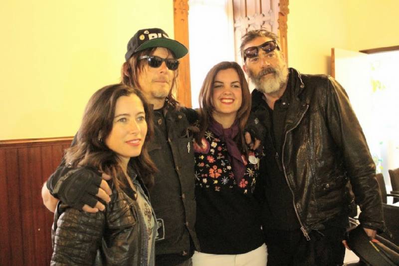 Sandra Gómez con Norman Reedus, Jeffrey Dean y Alicia Sornosa