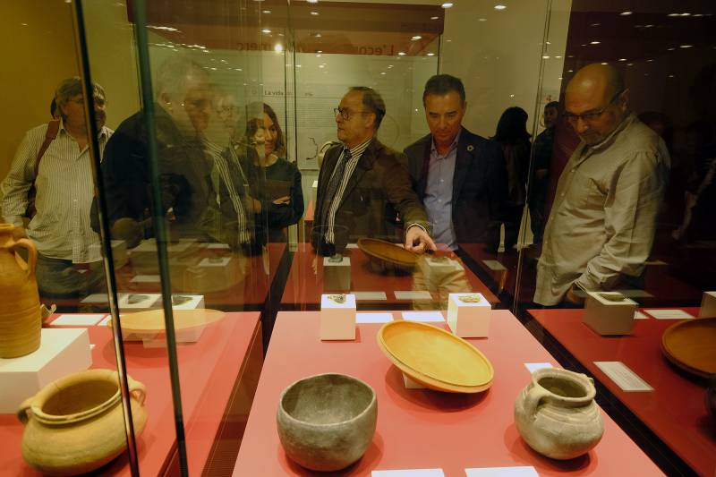 El diputado de Cultura visita la exposición sobre los visigodos