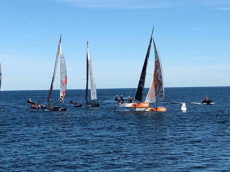 M32 catamaranes