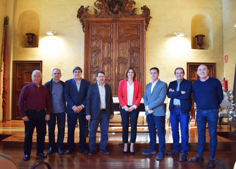 Paco Camarasa en el acto de reconocimiento en 2015 con motivo del 50 aniversario de la Fira del Llibre de València // García Poveda