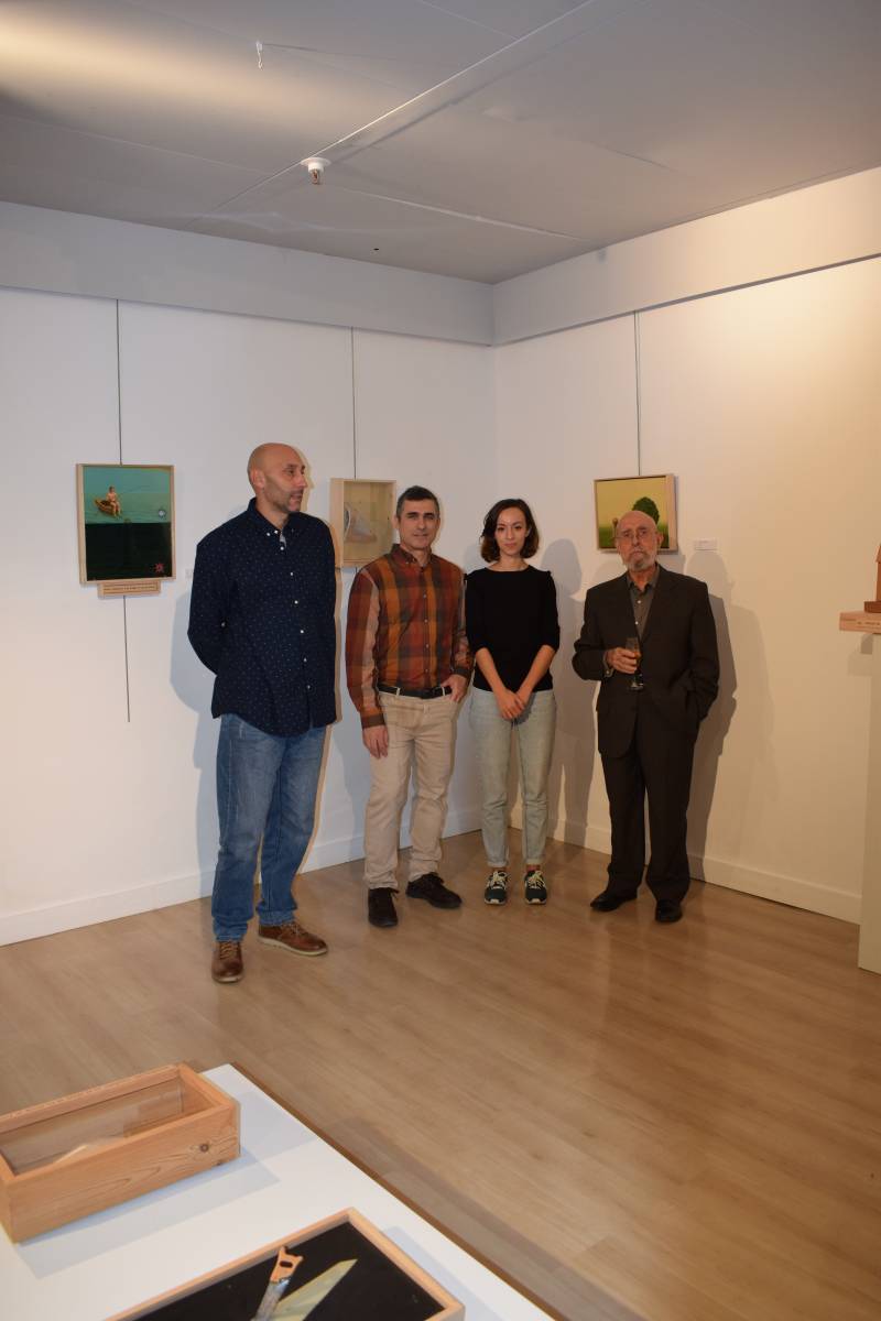 Manuel Martínez Ojea en el acto de inauguración de su exposición en el Espai d´Art Contemporani de El Corte Inglés Colón junto con los profesores Román de la Calle, Raquel Baixauli y Ricard Silvestre Manuel Martínez Ojea en el acto de inauguración de su exposición en el Espai d´Art Contemporani de El Corte Inglés Colón junto con los profesores Román de la Calle, Raquel Baixauli y Ricard Silvestre