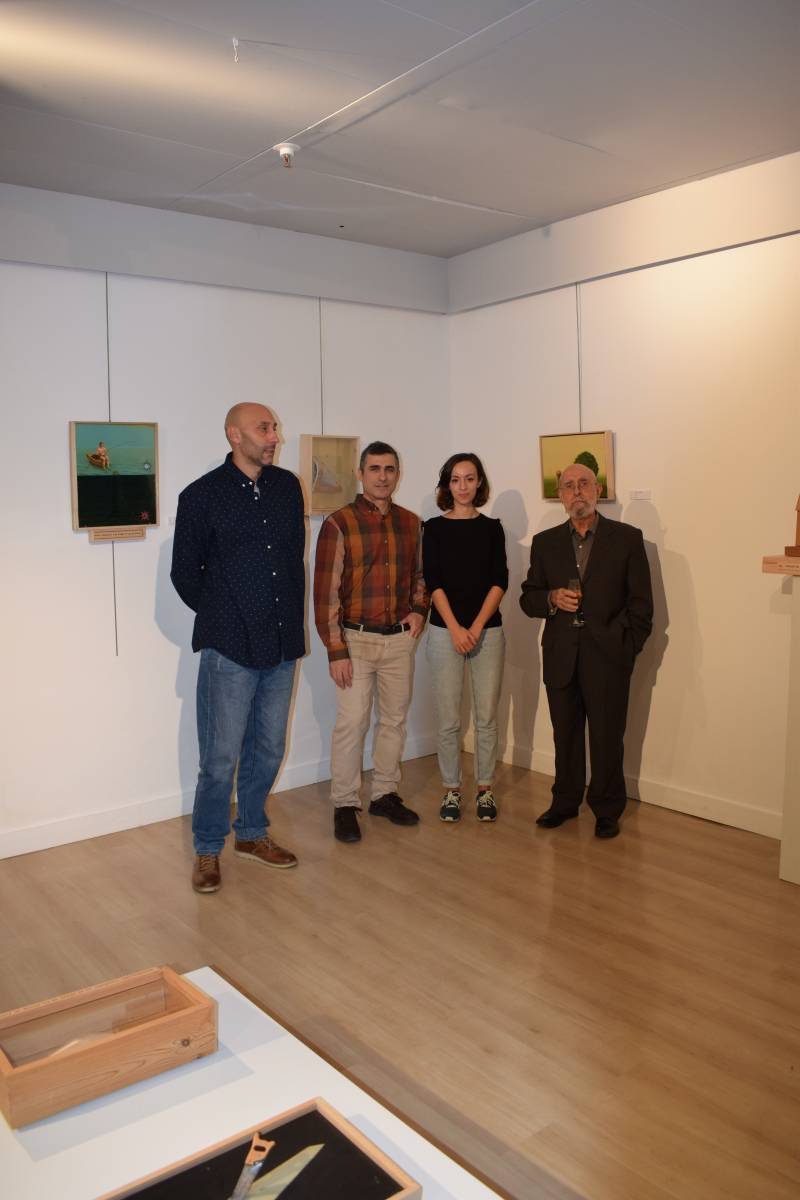 Manuel Martínez Ojea en el acto de inauguración de su exposición en el Espai d´Art Contemporani de El Corte Inglés Colón junto con los profesores Román de la Calle, Raquel Baixauli y Ricard Silvestre