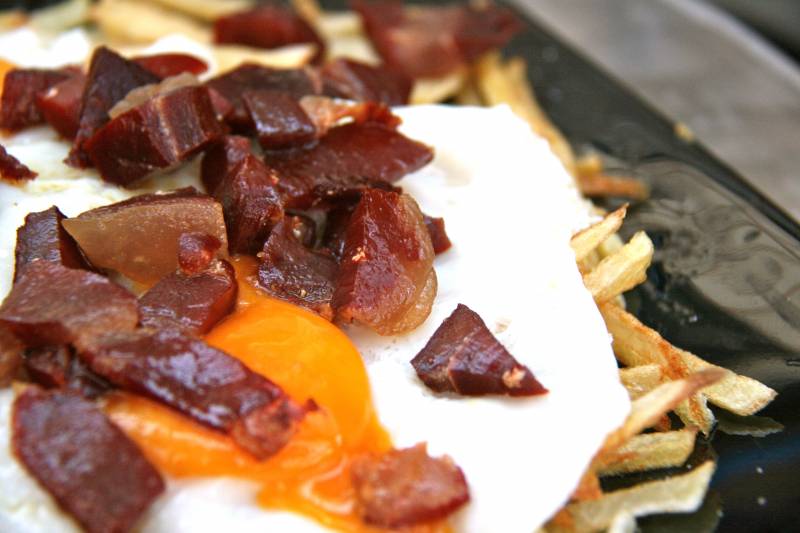 Huevos rotos con jamón. EPDA