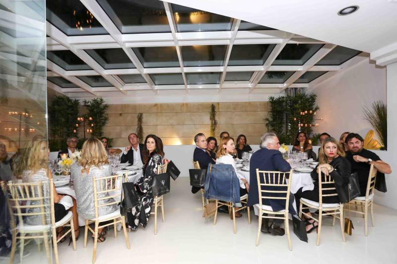 Vista de la cena celebrada en la clínica dental Vista de la cena celebrada en la clínica dental