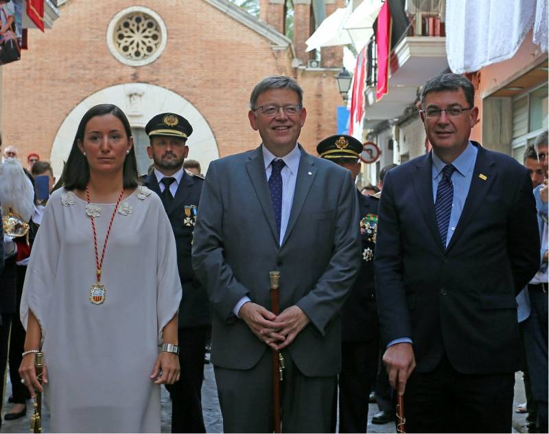 Autoridades en la procesión