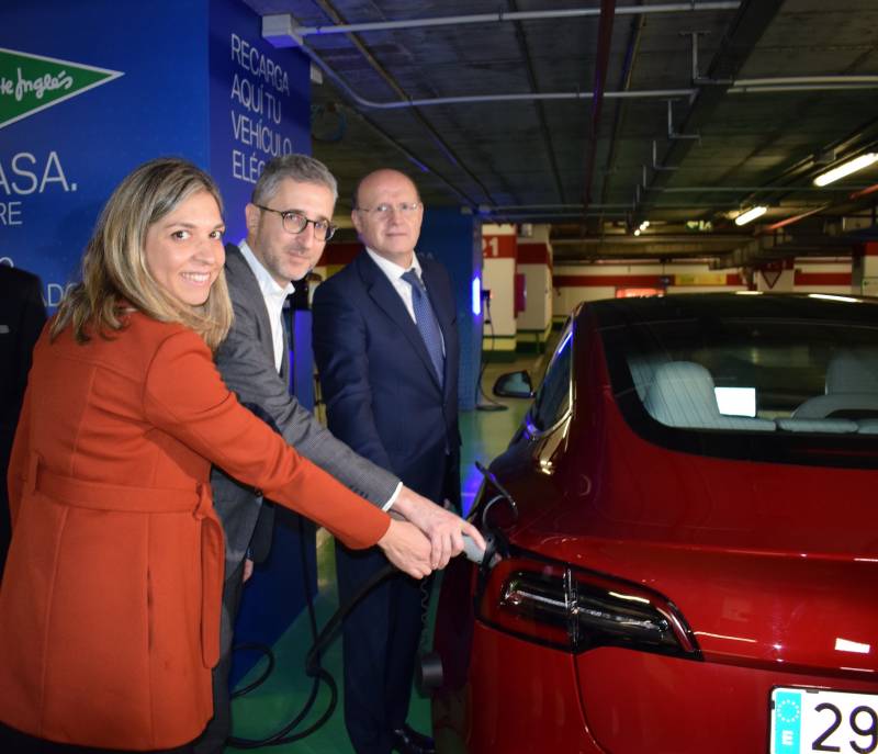 Inauguración de los puntos de recarga en El Corte Inglés Avenida de Francia