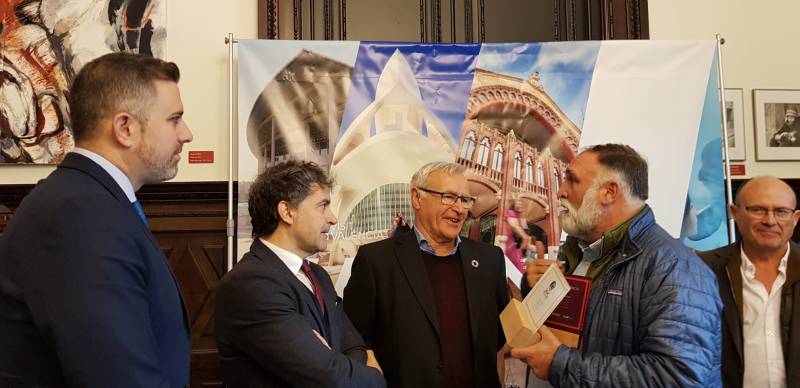 Jordi Mayor en la recepción a José Andrés en el Ayuntamiento