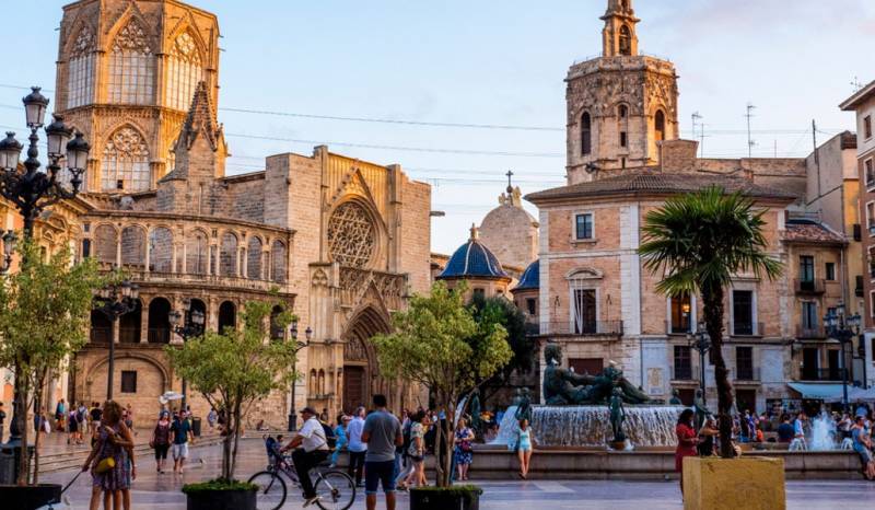 Turistas verano, centro Valencia 