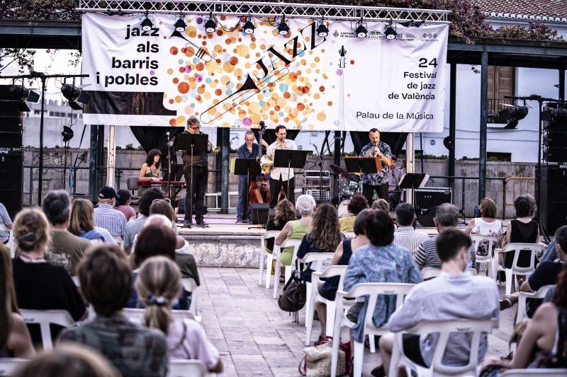 Kontxi Llorente, la frontwoman de la banda : : Jardí Botanic