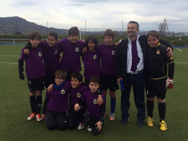 Campeones en foto de equipo. //Viu Valencia