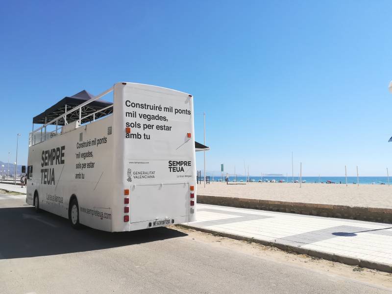 Sempre teua. La teua llengua Sempre teua. La teua llengua