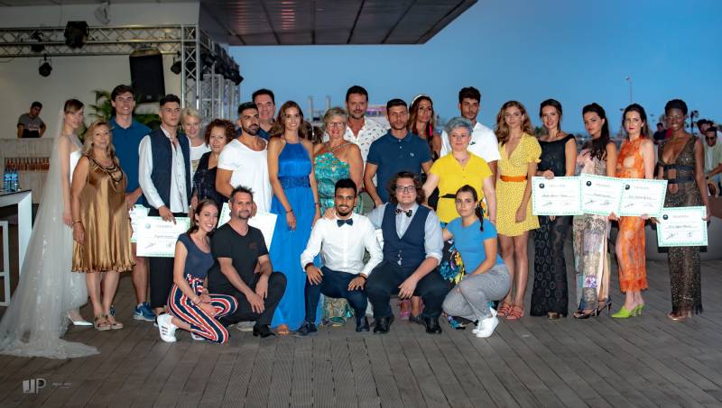 Las finalistas de Miss Ciudad de Valencia 2016 recibieron un lote de productos de salud capilar de Careprof, marca patrocinadora del evento