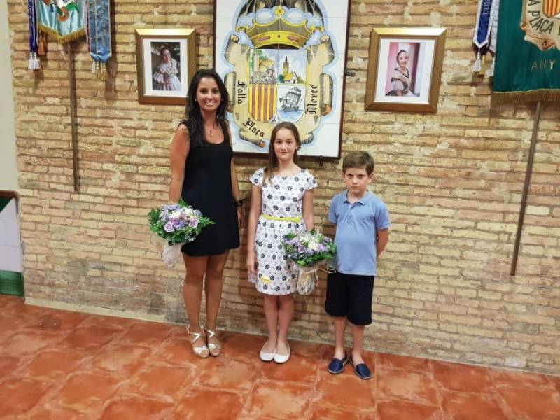 Falleras Mayores de la Comisión Falla Plaça de la Mercé y presidente infantil