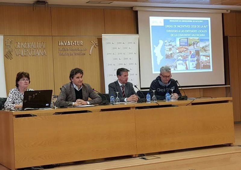 Colomer presenta ayudas en Benidorm Colomer presenta ayudas en Benidorm