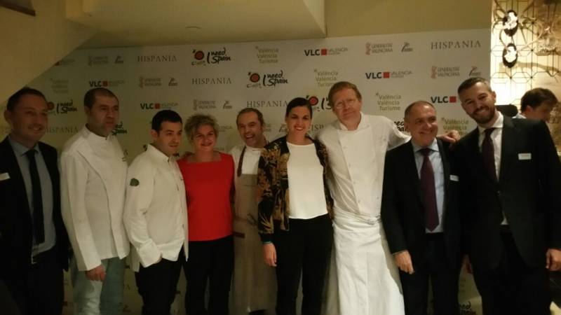 Chefs participantes y autoridades