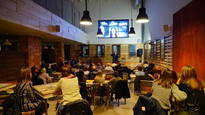 Monologo más cena en BIOPARC Café Monologo más cena en BIOPARC Café