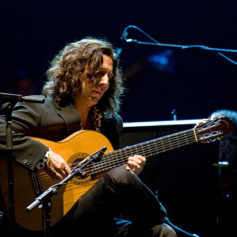 Tomatito, durante un concierto : : Teatre El Musical