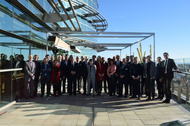 Los directores de los medios junto a los directivos de El Corte Inglés en la Terraza de El Corte Inglés Avenida de Francia