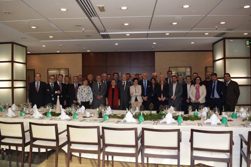 Los directores de los medios junto a los directivos de El Corte Inglés en el restaurante de El Corte Inglés Avenida de Francia