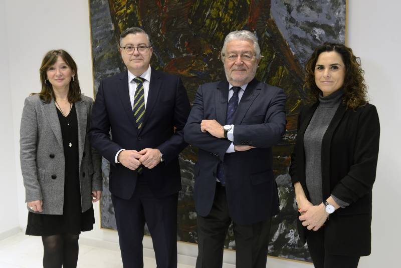 La coordinadora de la Dirección de Comunicación y Relaciones Externas de Bankia en la Comunidad Valenciana y Murcia, Isabel Rubio; el director corporativo de la Territorial de Bankia en Valencia y Castellón, Jaime Casas; el presidente de la Fundación Bancaja, Rafael Alcón; y la gerente de Fundación Bancaja, Irene Guasque.