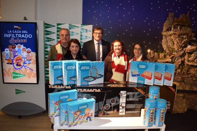 GANADORES DEL CONCURSO JUNTO A PAU PÉREZ RICO EL CORTE INGLÉS AVENIDA DE FRANCIA