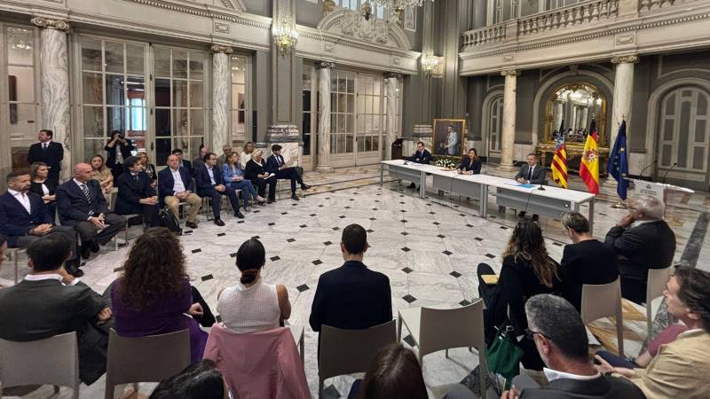 El Ple acomiada, homenatja i reconeix a Fernando Martínez Castellano, que va morir ahir a València
