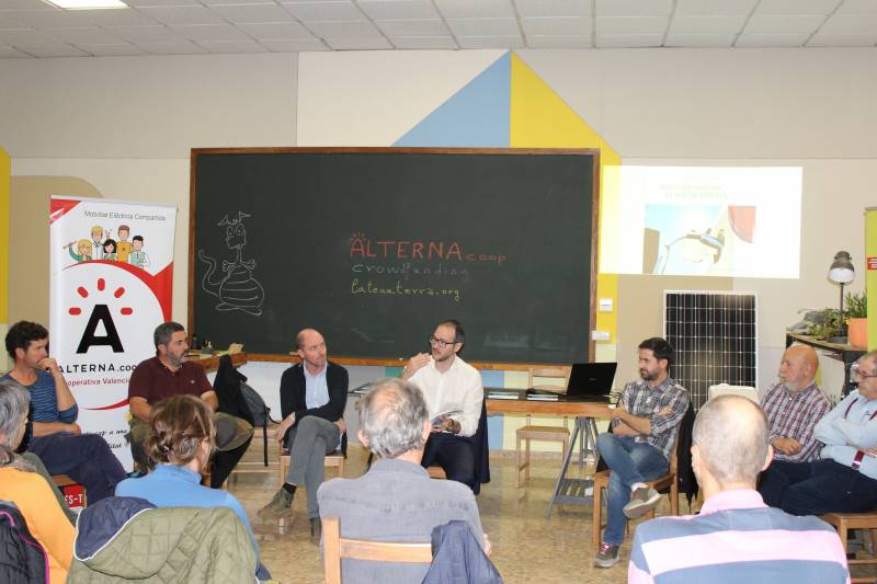 Miembros de la cooperativa en la presentación de la campaña