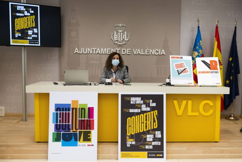 Jóvenes disfrutando de actividades en los campamentos del IVAJ.