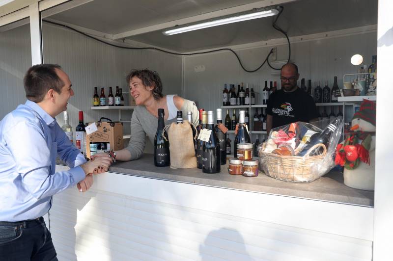 El alcalde de Aldaia inaugura la feria de comercio local en Bonaire