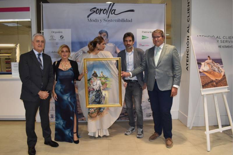 Susana Lloret y Pablo Alvarez con los artistas que han donado las obras.