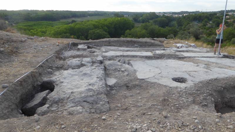 Excavaciones en el yacimiento de València la Vella en Riba-roja