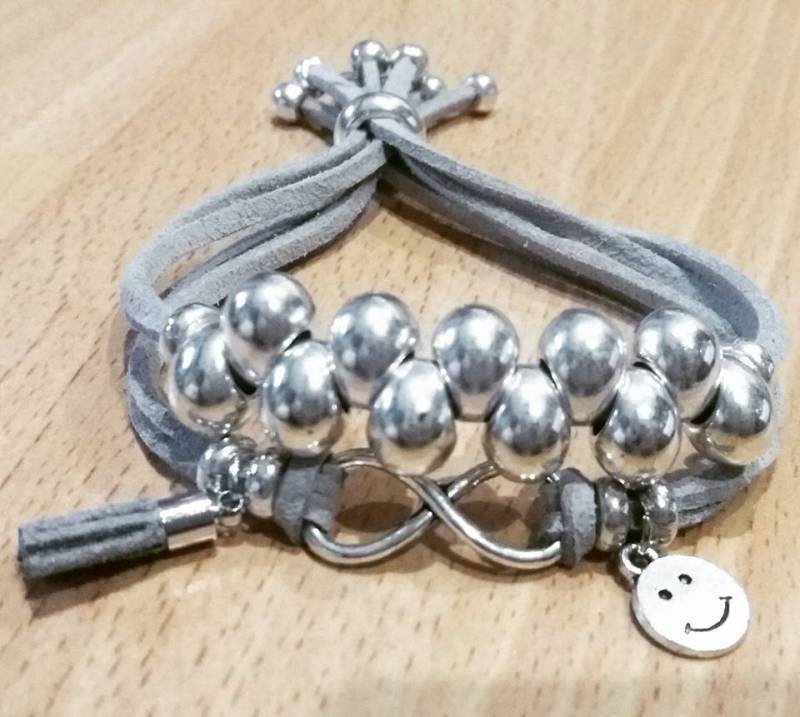 Una de las pulseras de diseño de La Bolita Presumida. FOTO VIU