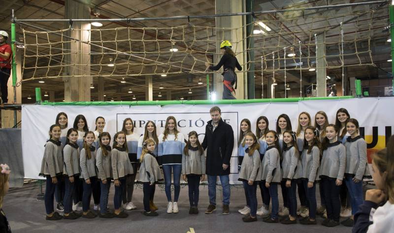 Andrés Campos con jóvenes participantes