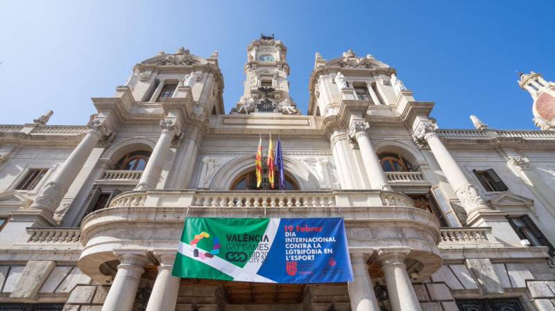 Cartel colgado en el Ayuntamiento. EPDA.