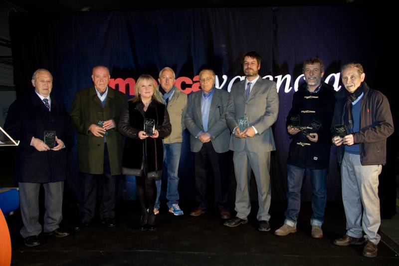 El regidor Carlos Galiana amb els representants dels majoristes del peix//Viu València.