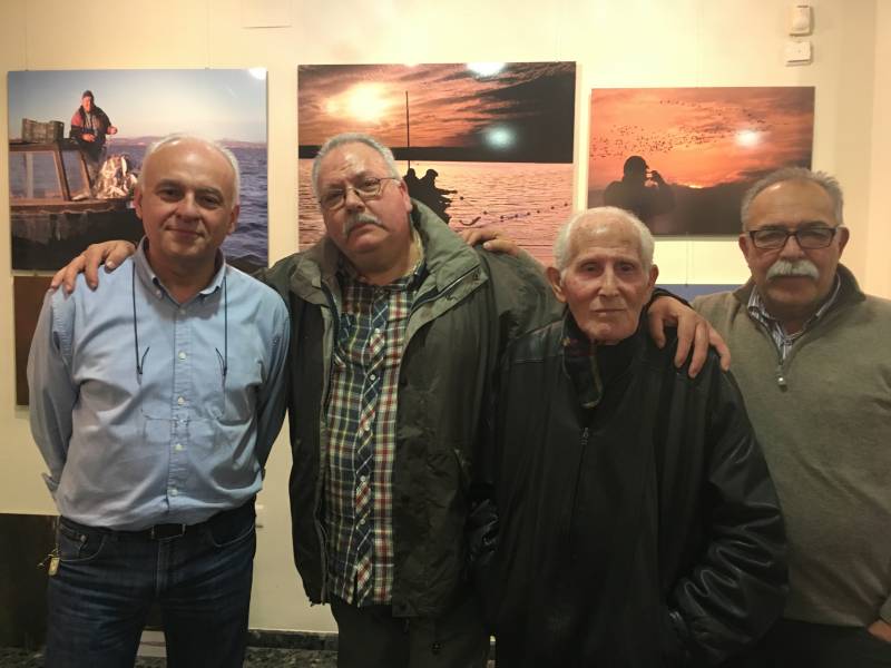 El fotógrafo Joaquín Ves (segundo por la izquierda)